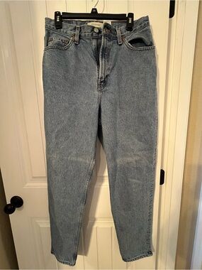 Vintage 90’s Gap Reverse Fit Light Wash High-Rise Straight Jeans